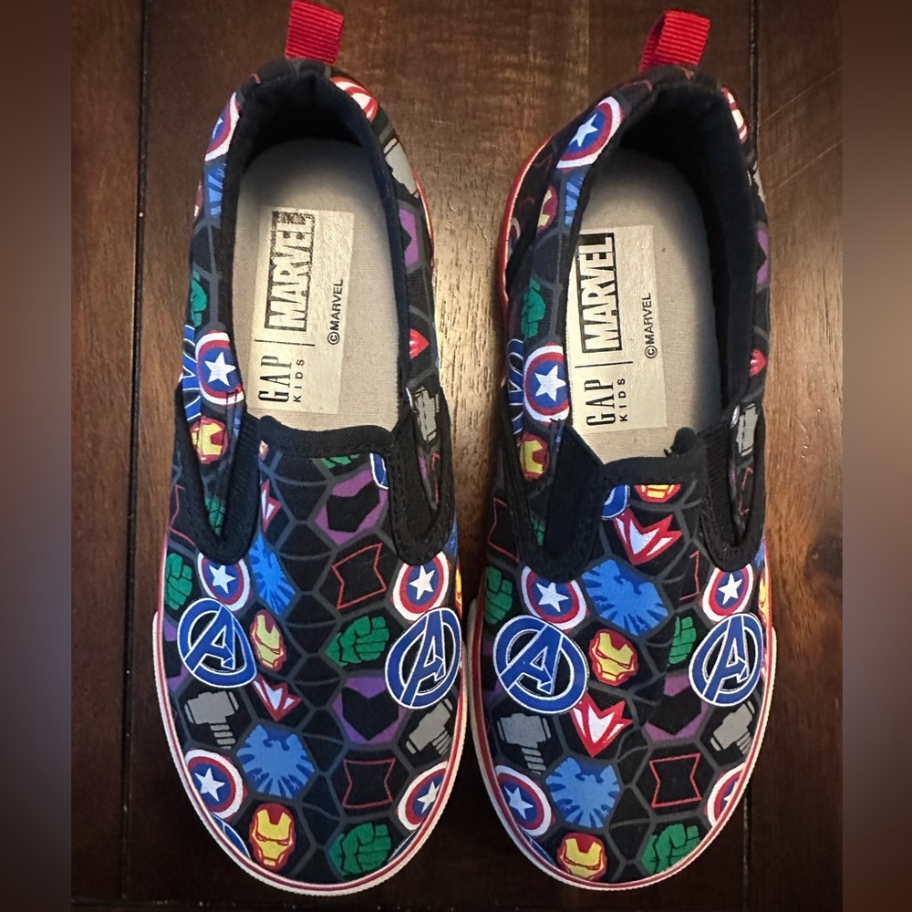 GapKids Marvel Print Slip-on Sneakers